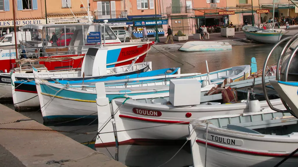 Le Port de Saint-Tropez : Un Joyau Méditerranéen de Luxe et d'Élégance