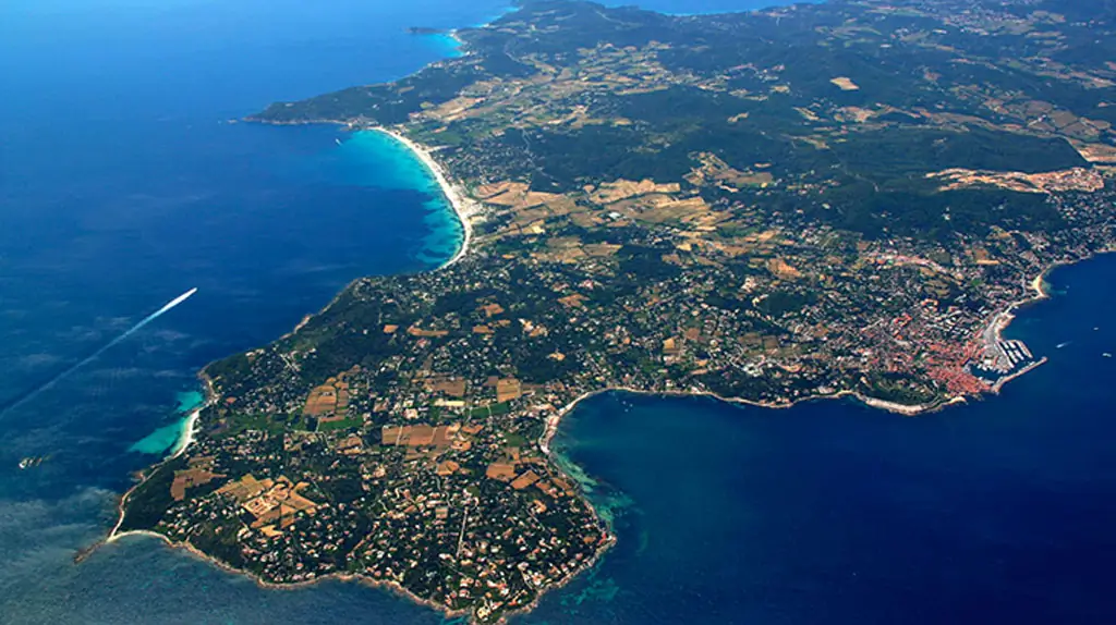 La Presqu'île de Saint-Tropez : Une Destination d'Exception Alliant Élégance, Culture et Beauté Méditerranéenne