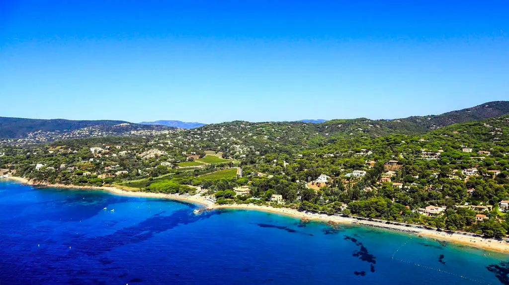 Amour en Méditerranée : Découvrez la Plage de Gigaro