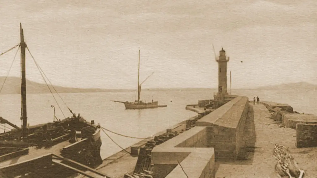 Le Phare de Saint-Tropez : Lumière Éternelle sur les Flots de l'Histoire