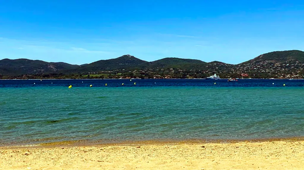 Plage de la Bouillabaisse : Une Oasis Tranquille à Saint-Tropez