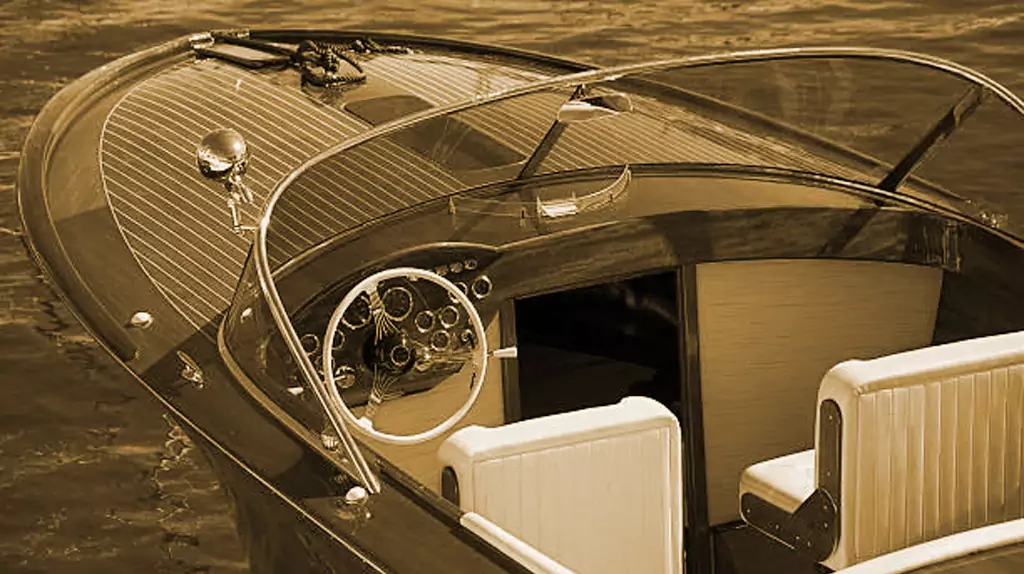 Riva : L'excellence nautique italienne qui enchante Saint-Tropez et les célébrités du monde entier