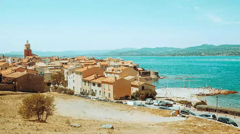 Saint-Tropez, personnages fascinants, histoire et villas de luxe