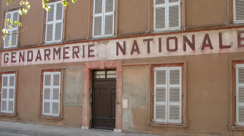 Lumières, Caméra, Répression ! L'histoire d'amour improbable entre la gendarmerie de Saint-Tropez et le cinéma