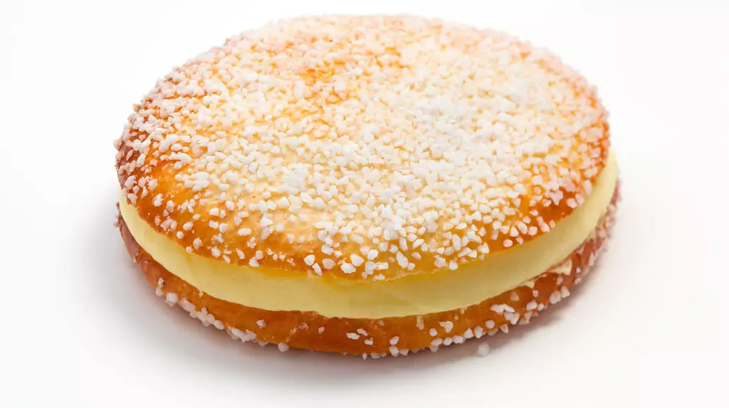 Douceur du Sud : L'Histoire Enchantée de la Tarte Tropézienne
